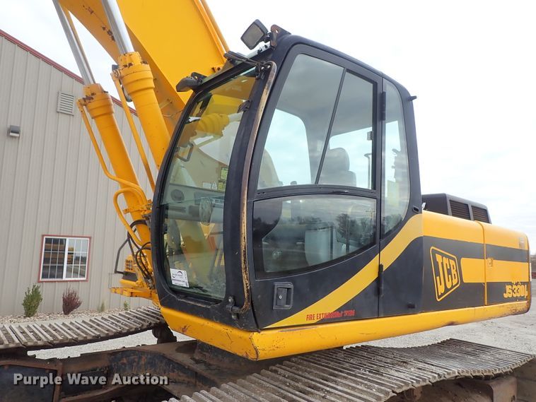 image for item DB7554 1999 JCB JS330L excavator
