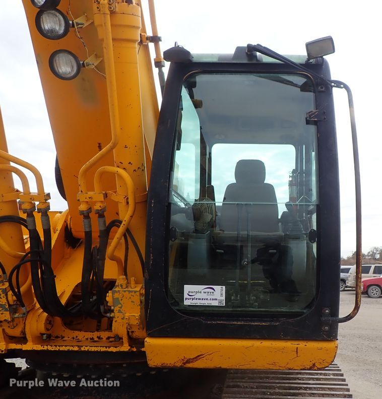 image for item DB7554 1999 JCB JS330L excavator