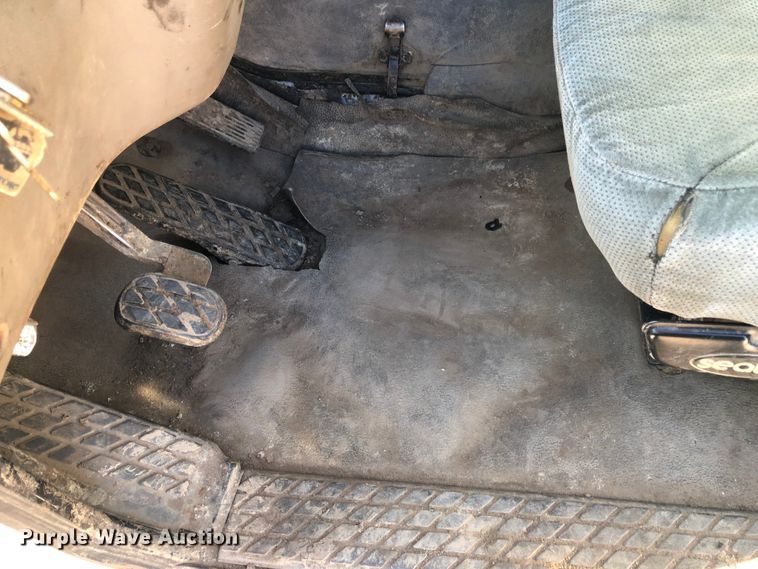 image for item DB7560 2003 Sterling L-Line vacuum truck