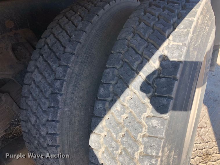 image for item DB7560 2003 Sterling L-Line vacuum truck