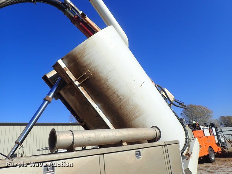 image for item DB7560 2003 Sterling L-Line vacuum truck