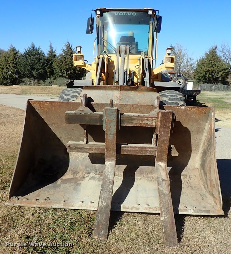 image for item DB7561 2004 Volvo L90E wheel loader