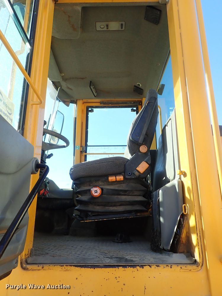 image for item DB7561 2004 Volvo L90E wheel loader