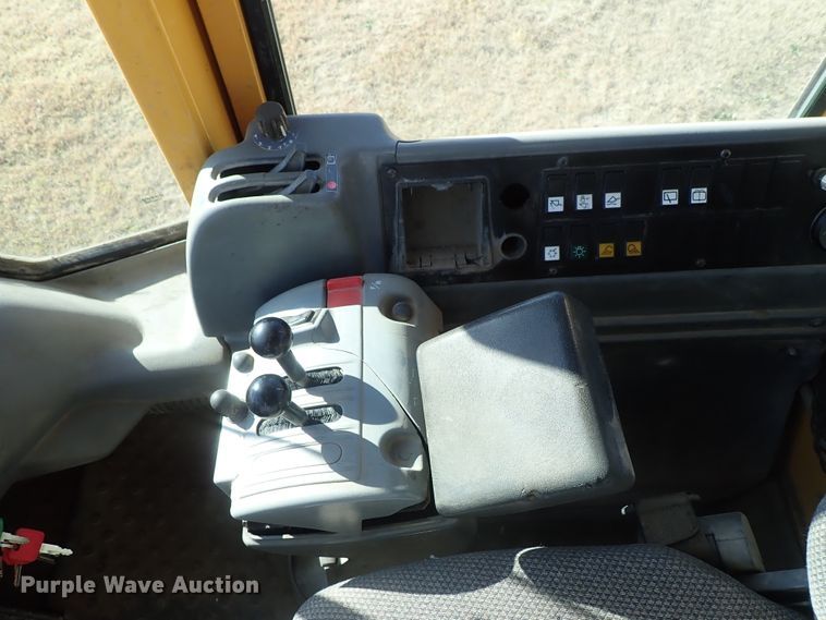 image for item DB7561 2004 Volvo L90E wheel loader