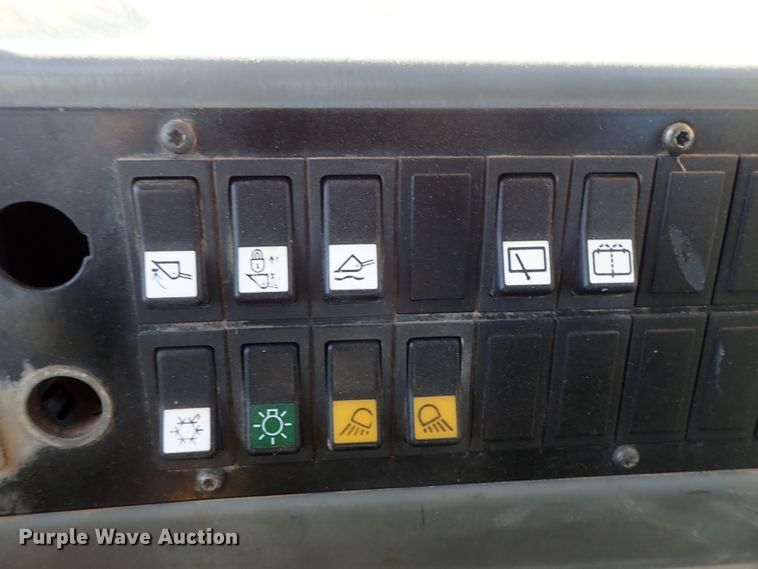 image for item DB7561 2004 Volvo L90E wheel loader