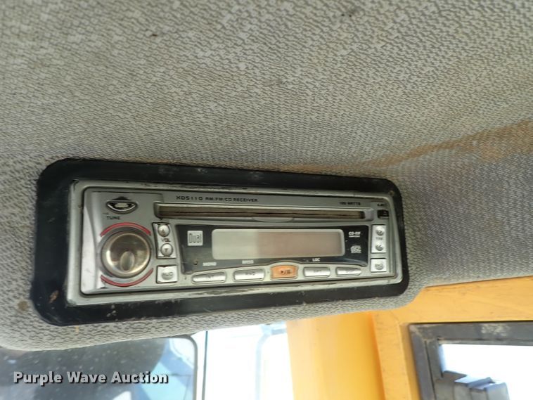 image for item DB7561 2004 Volvo L90E wheel loader