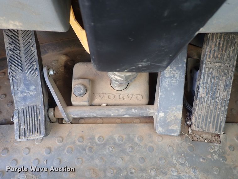 image for item DB7561 2004 Volvo L90E wheel loader