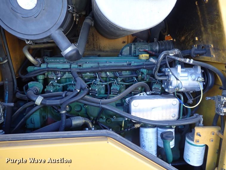 image for item DB7561 2004 Volvo L90E wheel loader