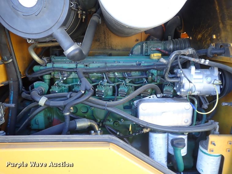 image for item DB7561 2004 Volvo L90E wheel loader