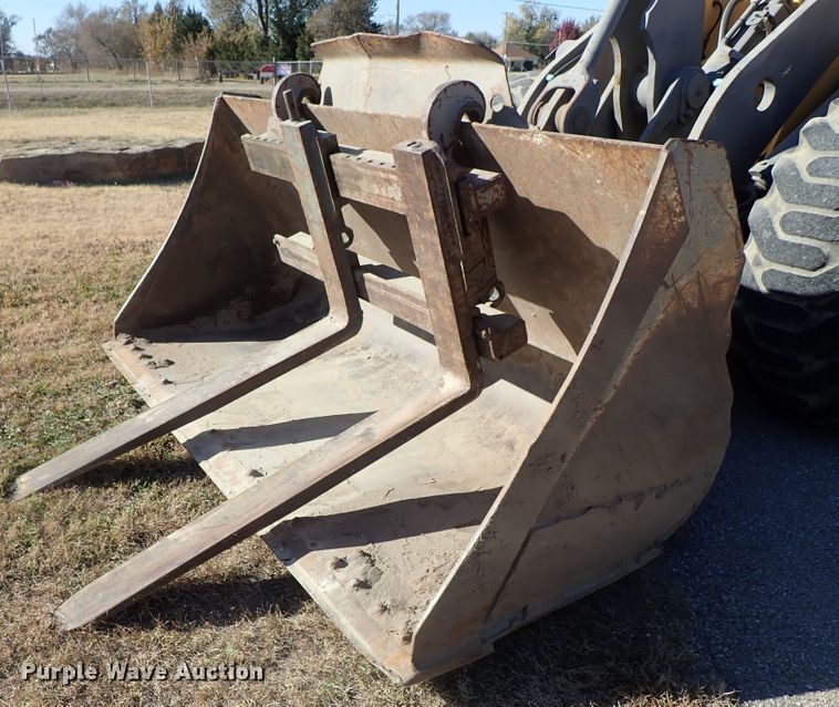 image for item DB7561 2004 Volvo L90E wheel loader