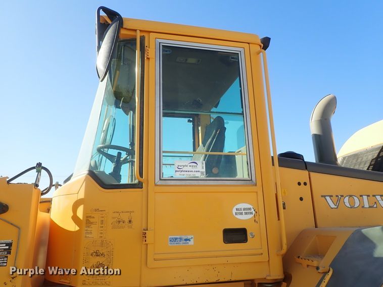 image for item DB7561 2004 Volvo L90E wheel loader