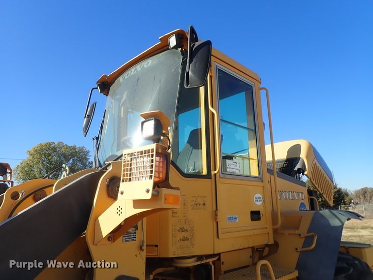 image for item DB7561 2004 Volvo L90E wheel loader