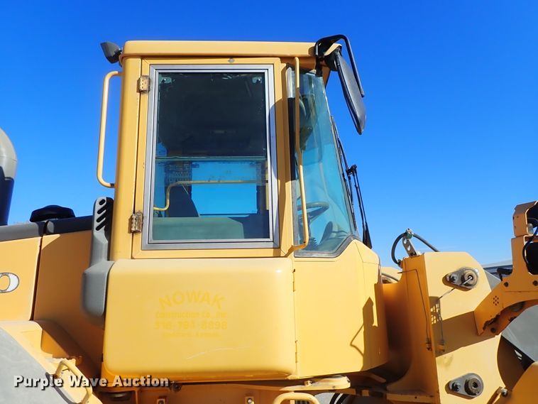 image for item DB7561 2004 Volvo L90E wheel loader
