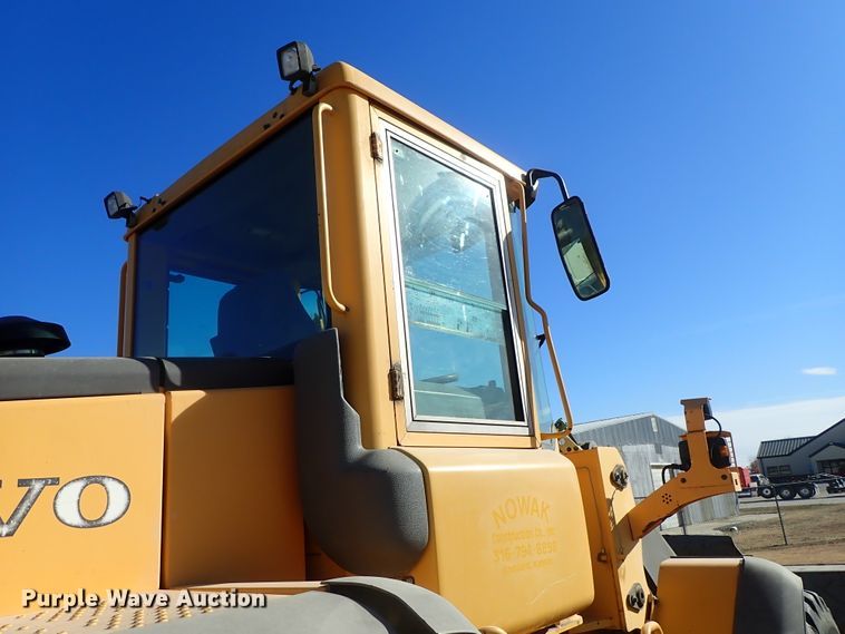 image for item DB7561 2004 Volvo L90E wheel loader