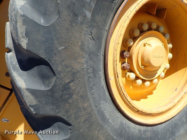 image for item DB7561 2004 Volvo L90E wheel loader