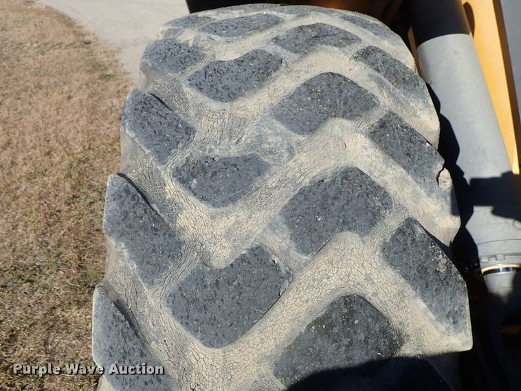 image for item DB7561 2004 Volvo L90E wheel loader