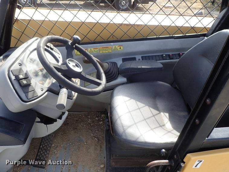 image for item DB7577 2005 Caterpillar TH460B telehandler