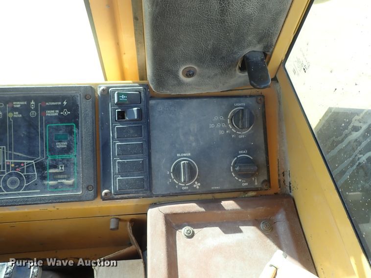 image for item DC3468 1992 Case 621 wheel loader