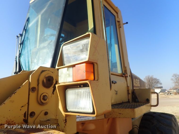 image for item DC3468 1992 Case 621 wheel loader