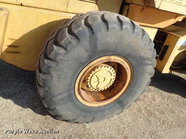 image for item DC3468 1992 Case 621 wheel loader