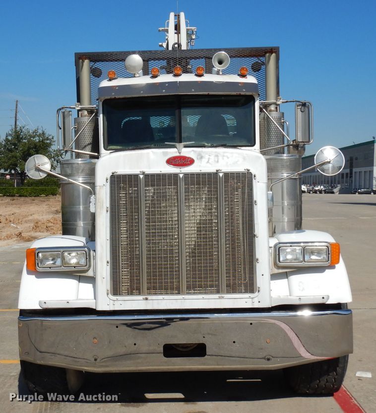 image for item DD3031 2004 Peterbilt 379 crane truck