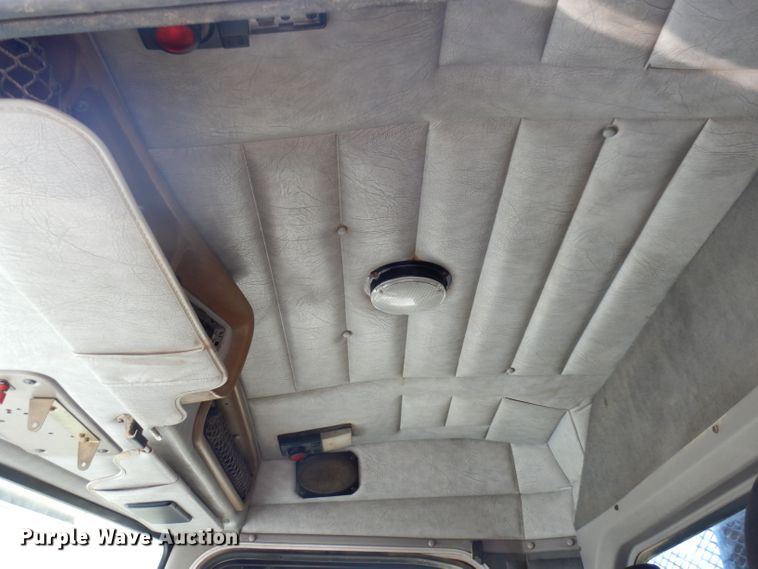 image for item DD3031 2004 Peterbilt 379 crane truck