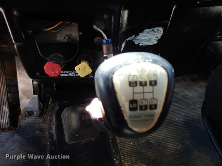 image for item DD3031 2004 Peterbilt 379 crane truck