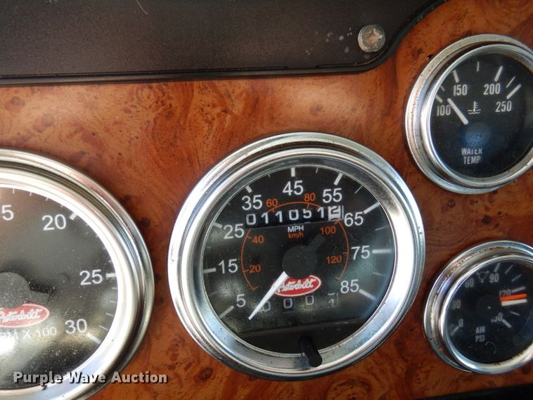 image for item DD3031 2004 Peterbilt 379 crane truck