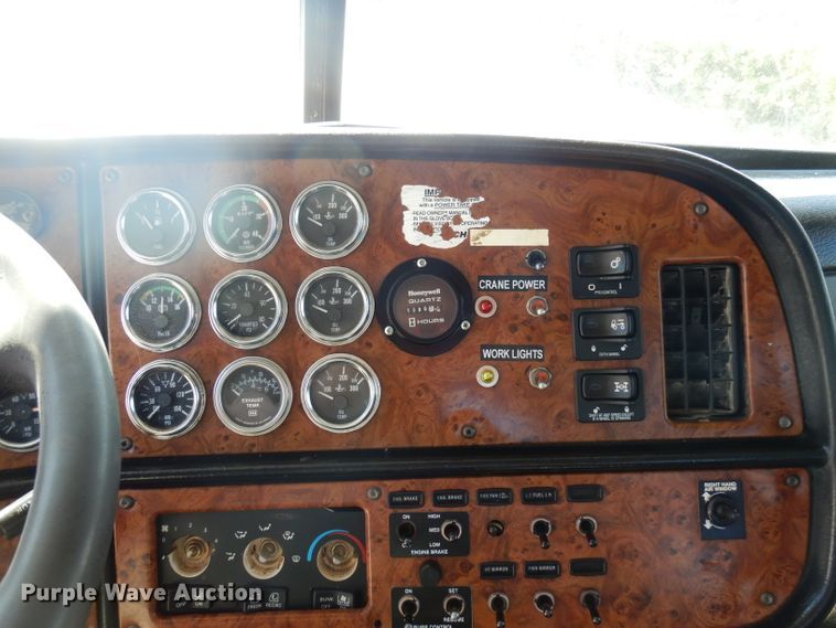 image for item DD3031 2004 Peterbilt 379 crane truck