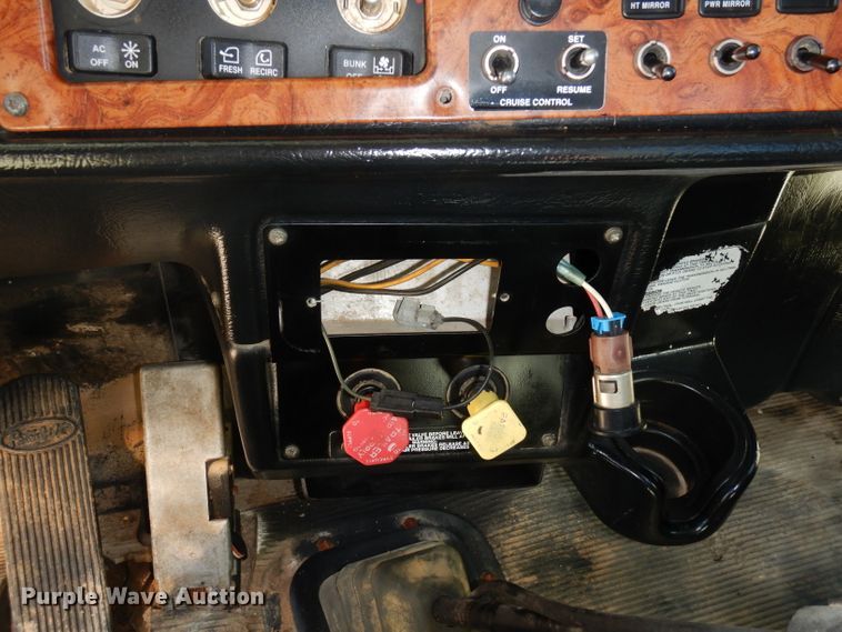 image for item DD3031 2004 Peterbilt 379 crane truck