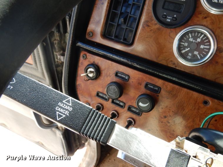 image for item DD3031 2004 Peterbilt 379 crane truck