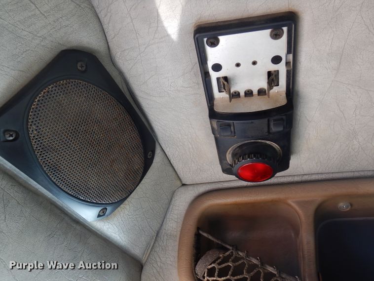 image for item DD3031 2004 Peterbilt 379 crane truck