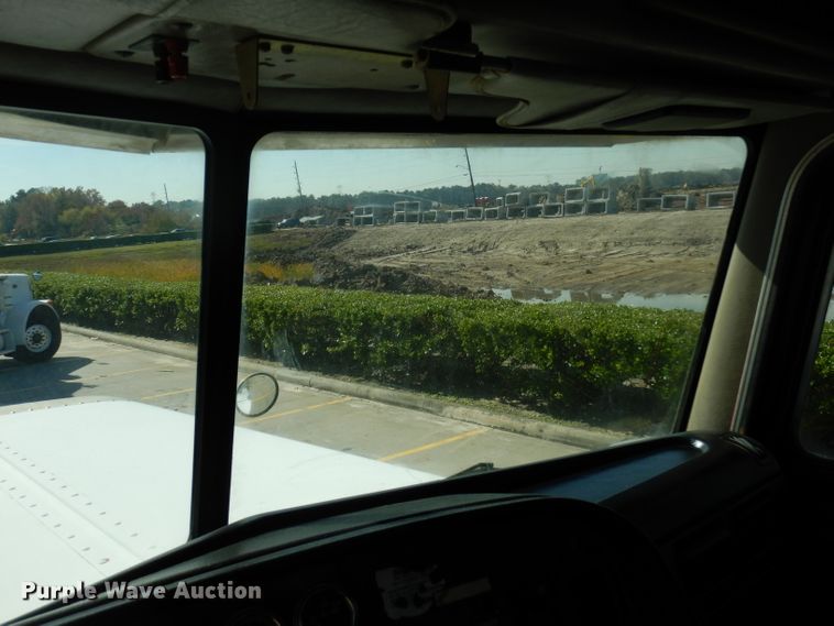 image for item DD3031 2004 Peterbilt 379 crane truck