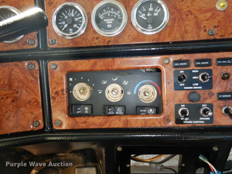 image for item DD3031 2004 Peterbilt 379 crane truck