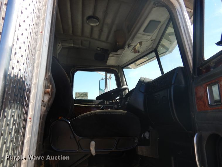 image for item DD3031 2004 Peterbilt 379 crane truck