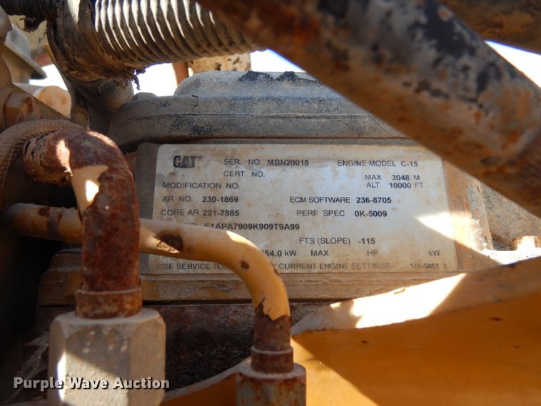 image for item DD3031 2004 Peterbilt 379 crane truck