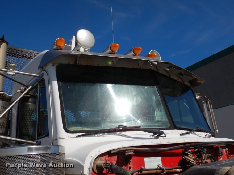 image for item DD3031 2004 Peterbilt 379 crane truck