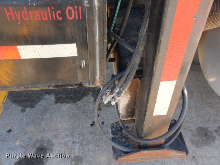 image for item DD3031 2004 Peterbilt 379 crane truck