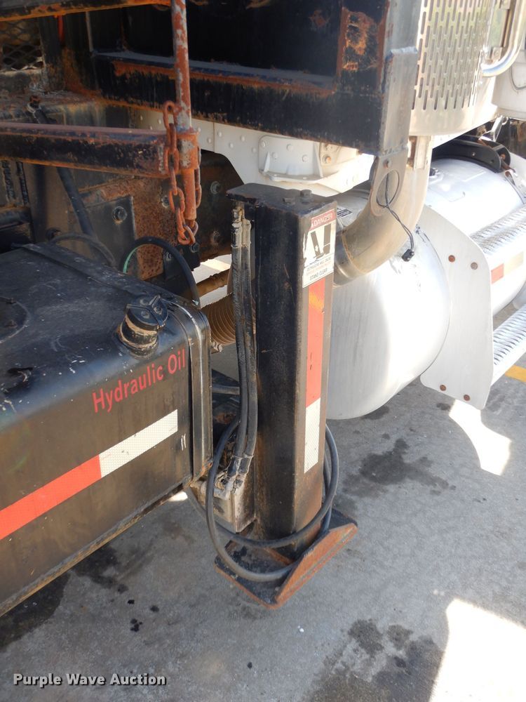 image for item DD3031 2004 Peterbilt 379 crane truck