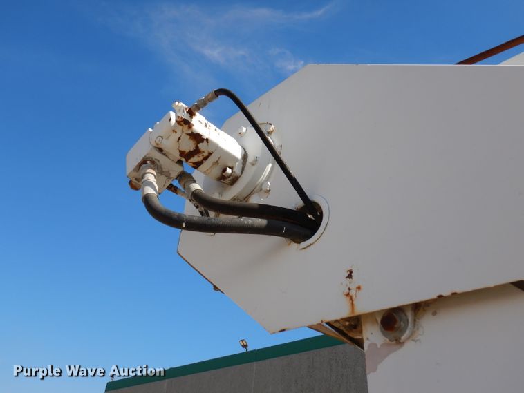 image for item DD3031 2004 Peterbilt 379 crane truck