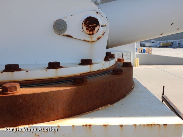 image for item DD3031 2004 Peterbilt 379 crane truck