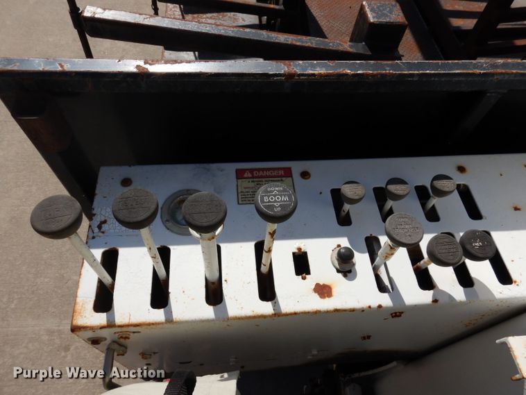 image for item DD3031 2004 Peterbilt 379 crane truck