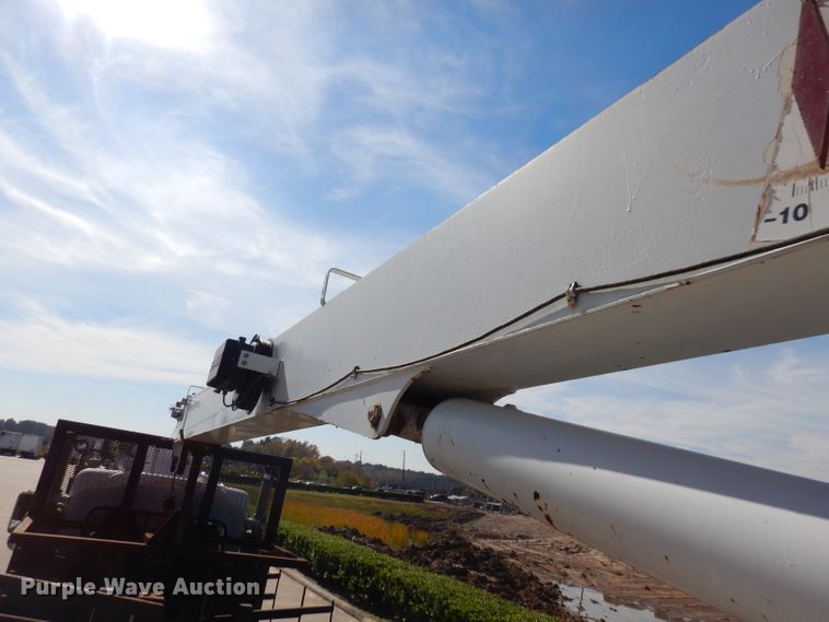 image for item DD3031 2004 Peterbilt 379 crane truck