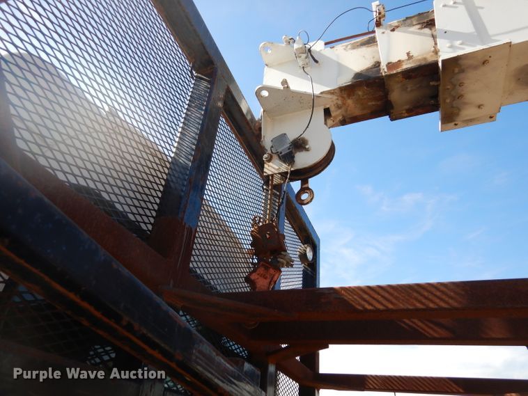 image for item DD3031 2004 Peterbilt 379 crane truck