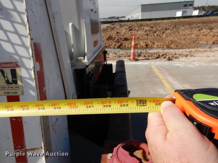 image for item DD3031 2004 Peterbilt 379 crane truck