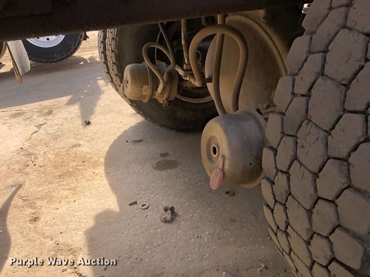 image for item DD3031 2004 Peterbilt 379 crane truck