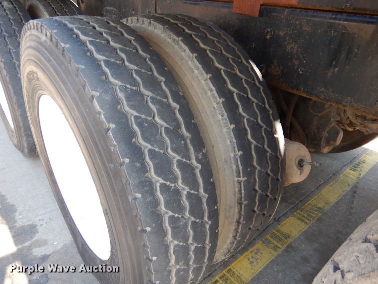 image for item DD3031 2004 Peterbilt 379 crane truck