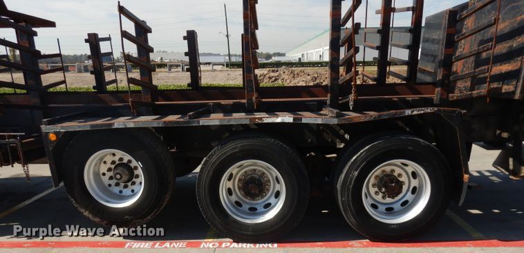 image for item DD3031 2004 Peterbilt 379 crane truck