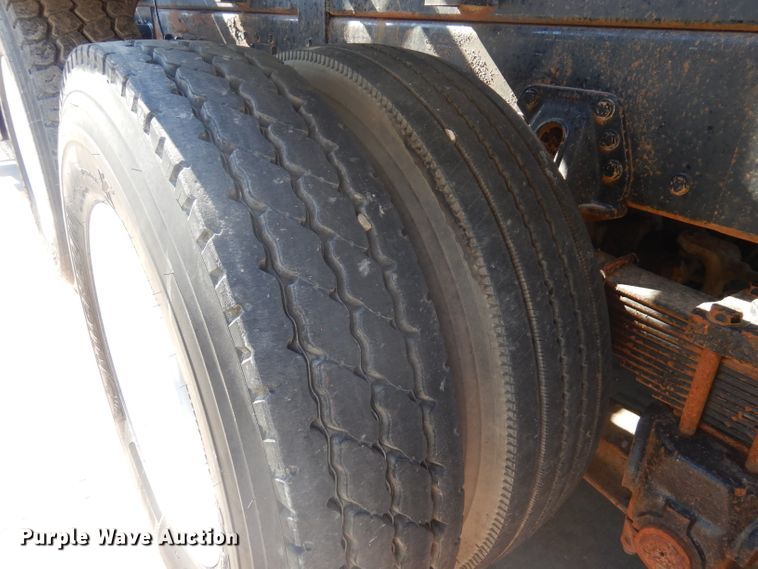 image for item DD3031 2004 Peterbilt 379 crane truck