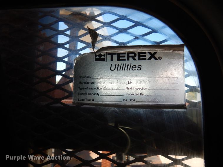 image for item DD3031 2004 Peterbilt 379 crane truck